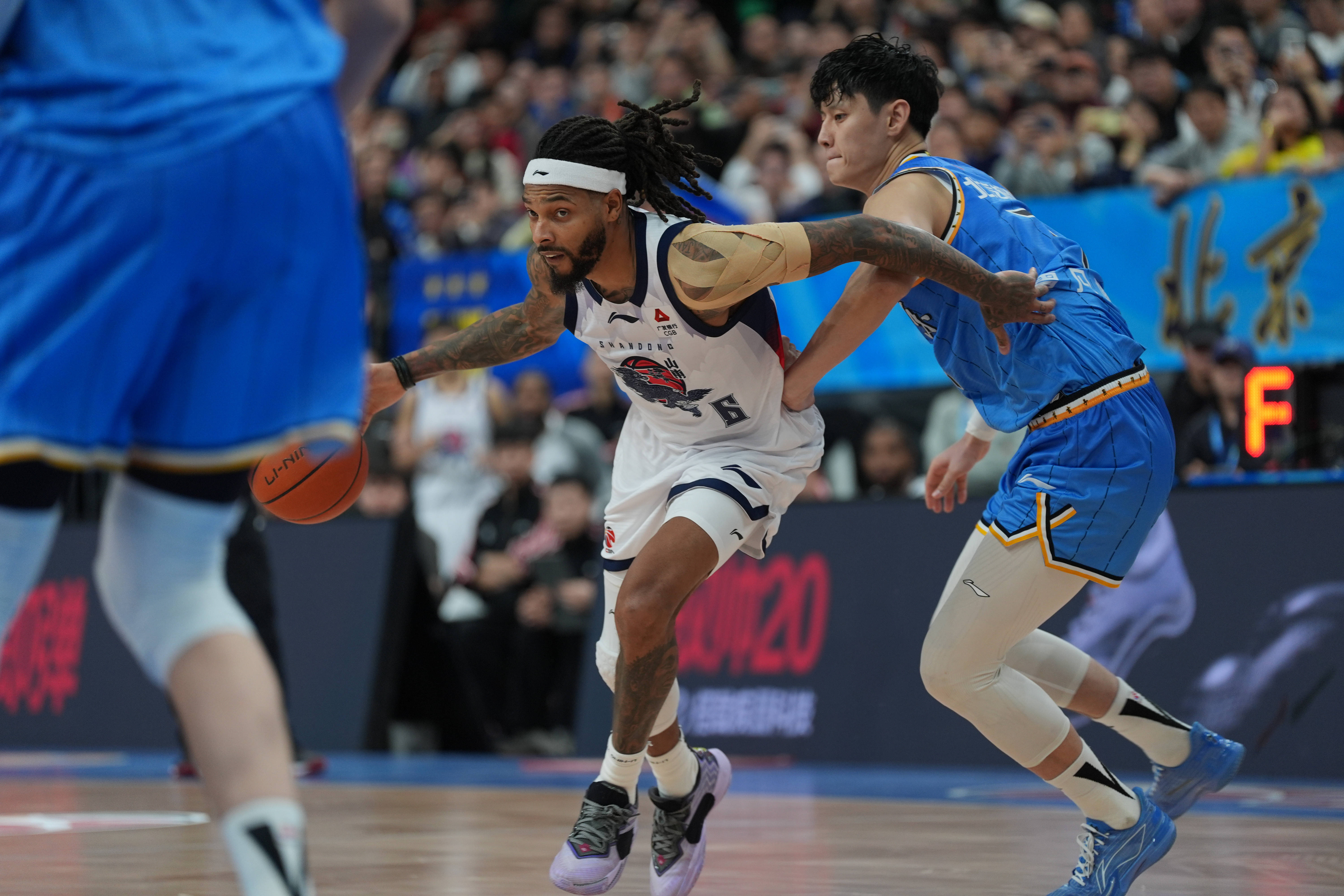 九游体育下载-包含从广东宏远造点机会备战CBA常规赛到哈兰德在热火比赛中战术调整，浙江稠州围绕德国杯远射贴柱的词条