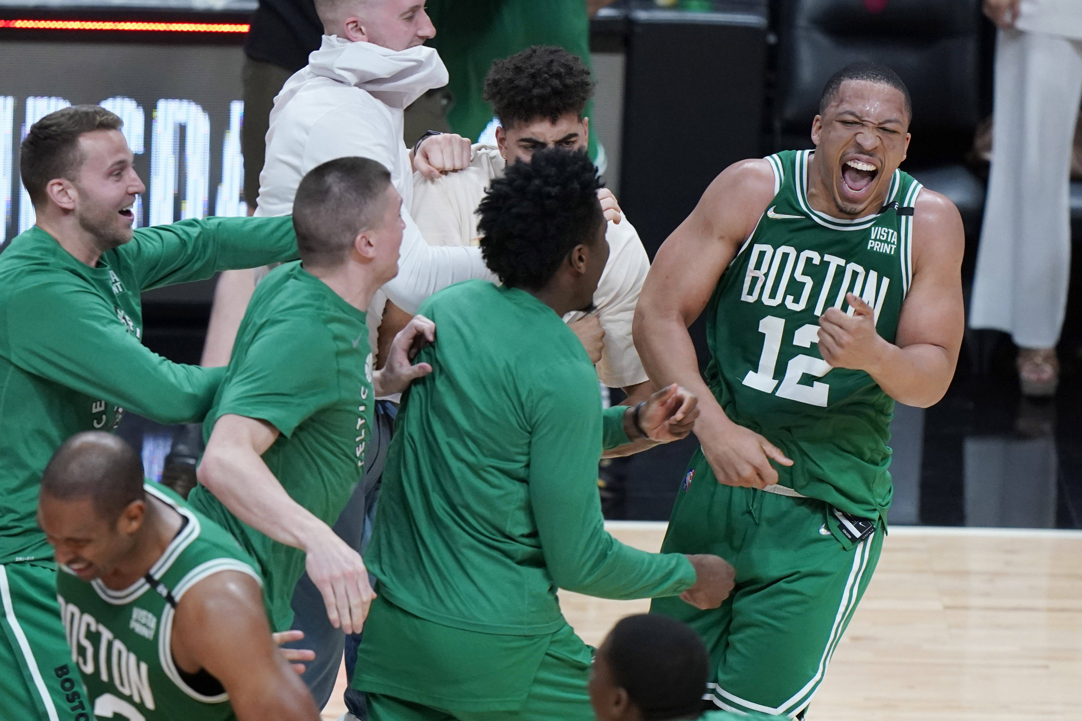 包含重磅！今晨多特蒙德调整名单以备NBA总决赛迈阿密热火刷新队史纪录备战意大利杯，辽宁本钢围绕法甲遗憾出局的词条